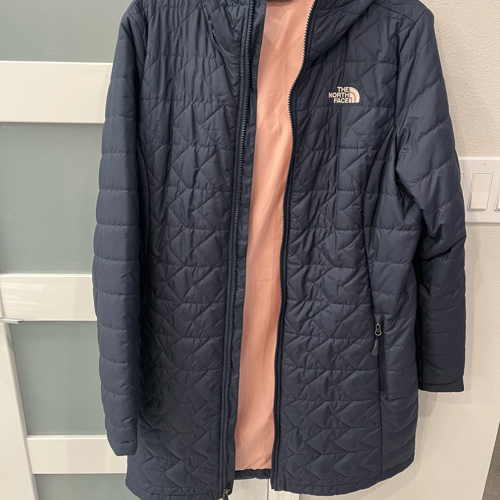 NORTH FACE NAVY BLUE PARKA - Picture 4 of 4